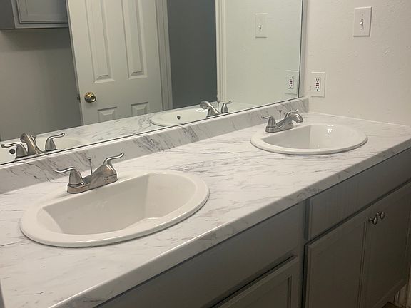 5th image of 8832 Saint Thomas Cir