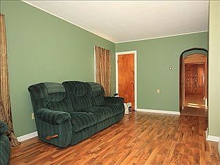 4th image of 2941 Marshall St