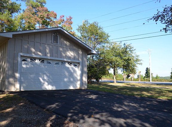 3rd image of 317 Patrician Dr