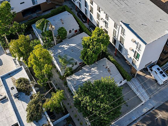 3rd image of 935-937 Hancock Ave #1-2