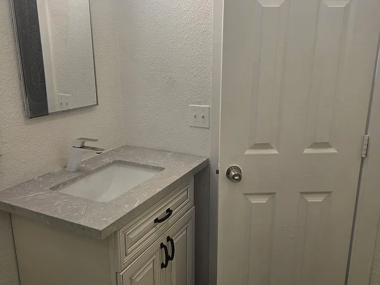 721 Woodrow Ave #C — Photo 7
