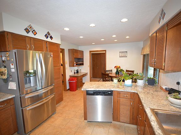 5th image of 3718 S Briar Path
