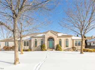 365 W Glen Eagle Dr, Cleveland, OH 44143
