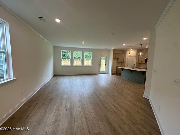 3rd image of 631 Ashburn Drive #Wd328