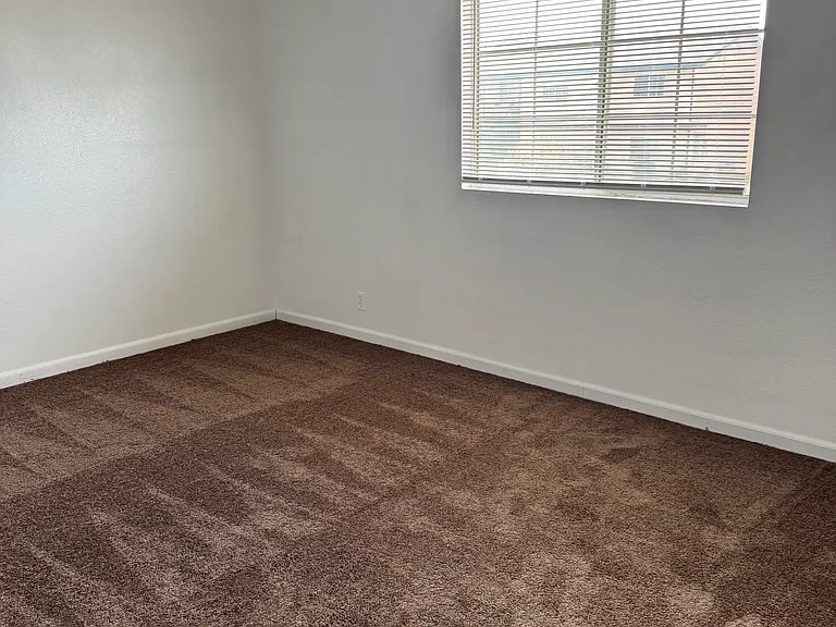 College Heights Apartments — Photo 8