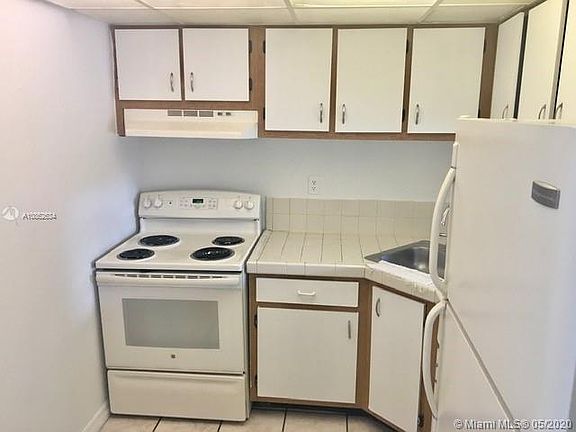 5th image of 4550 NW 9th St APT 318E