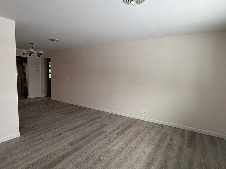 816 Gloria Ave — Photo 8