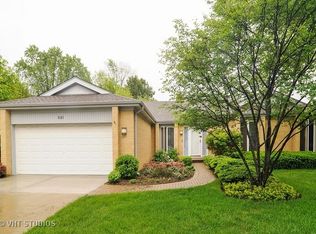 641 N Carlyle Ln, Arlington Heights, IL 60004