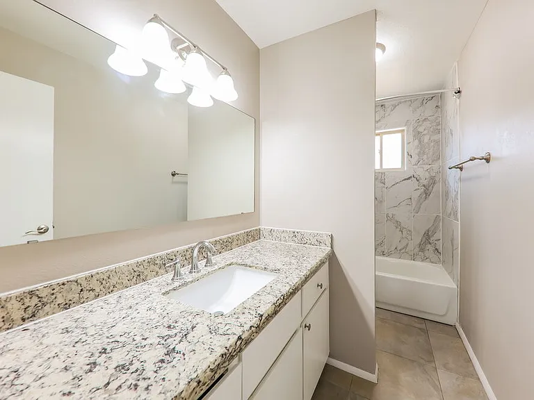14009 N 42nd Dr — Photo 15