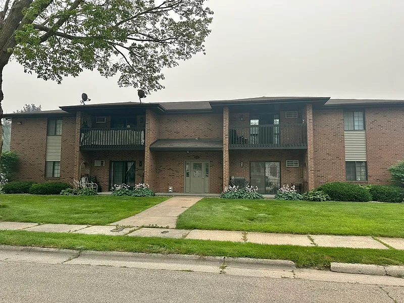 230 Robbins St #6