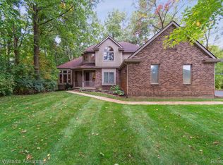 7702 S Kilkenny Dr, Brighton, MI