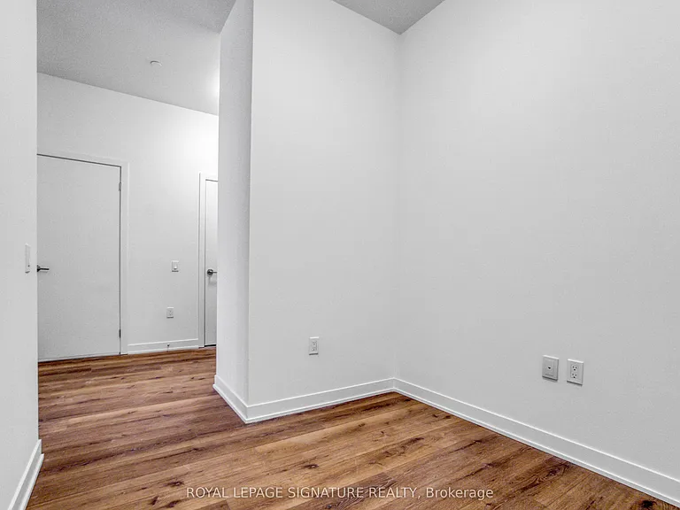 395 Dundas St W #222 — Photo 16