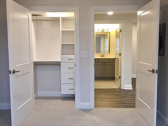 2nd image of 200 Broadway #14746794