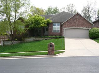 1006 W Parkhill Cir, Springfield, MO 65810