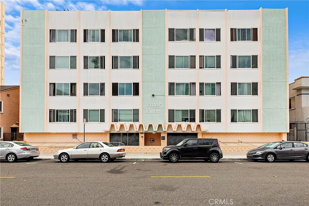 335 Cedar Ave — Photo 2