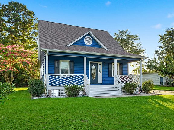 2nd image of 522 Lake Park Dr.