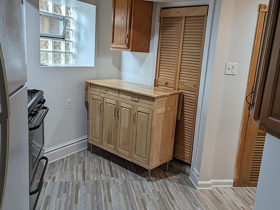 5th image of 4246 N Lawndale Ave #Basement