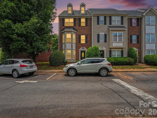 9866 Treeside Ln, Matthews, NC 28105