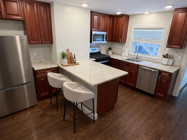 83 Chelsea St, Boston, MA