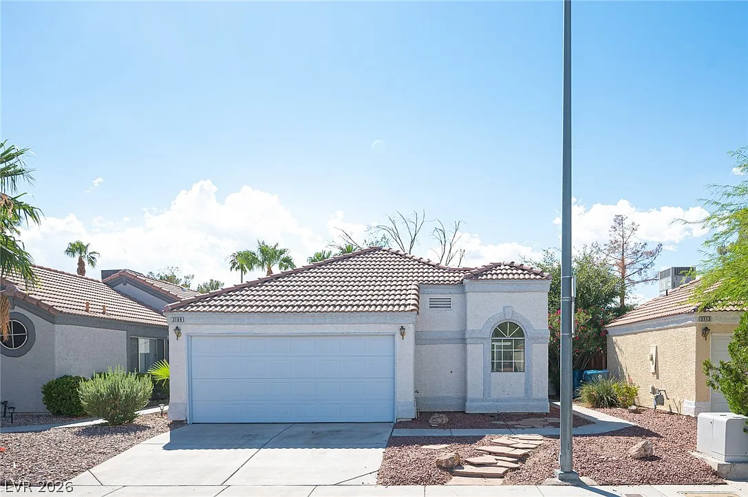 3 bed, 2.0 bath, 1137 sqft, $1,595 — Photo 1