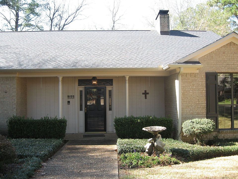 4/3/3 & 2 liv/2din areas OR 3/3/3 & 3 spacious liv areas.