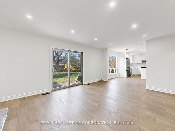2nd image of 91 Whitehorn Cres