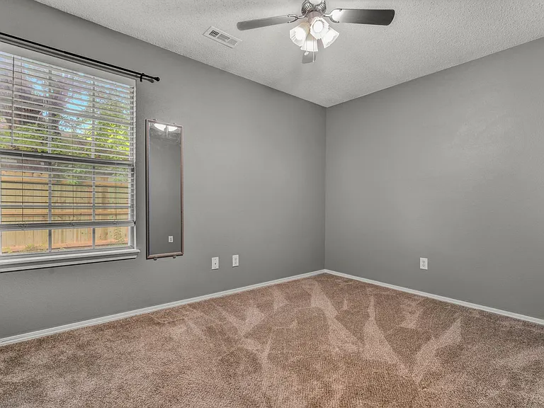 1511 N Greenleaf Dr — Photo 16