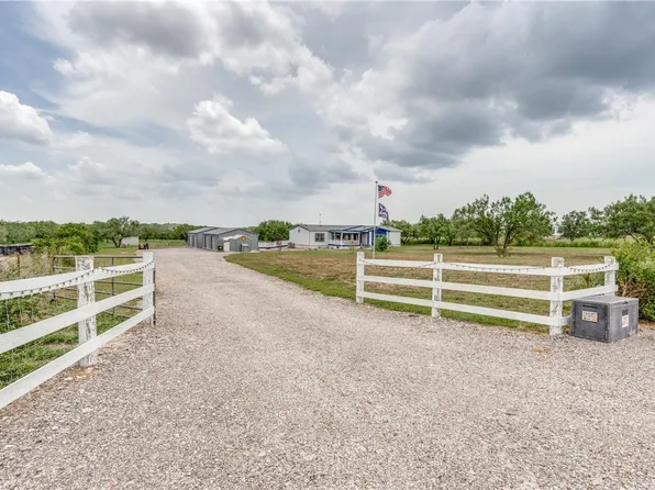 115 Horseshoe Dr, Mathis, TX 78368