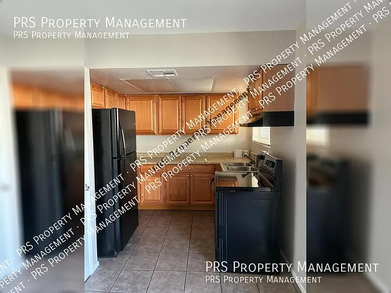 10641 N 15th Ave #B — Photo 5