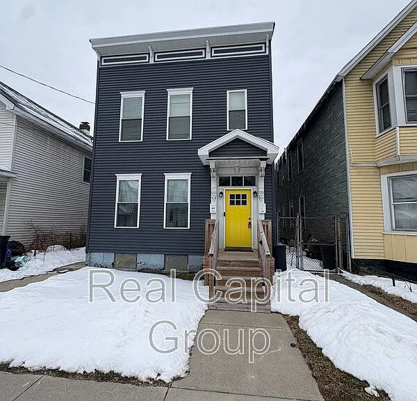 1527-1529 Foster Ave — Photo 1