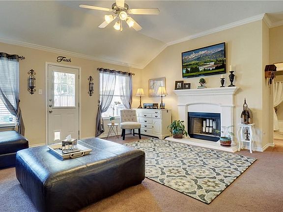 5th image of 428 Willow Vista Dr