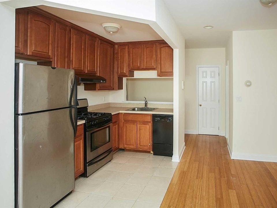 1st image of 13532 Coolidge Ave #1L