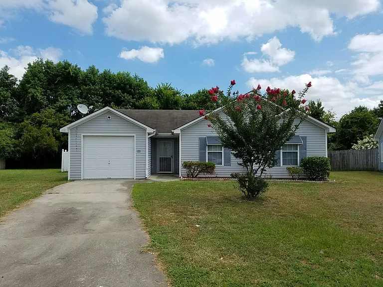 108 Sutton Dr — Photo 1