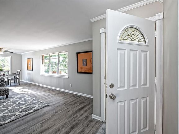 4th image of 612 Wooded Crest Dr