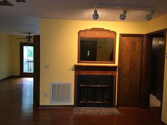 4th image of 1126 Breckenridge Dr