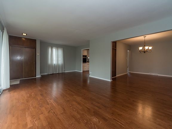 3rd image of 1909 N 76th Ave
