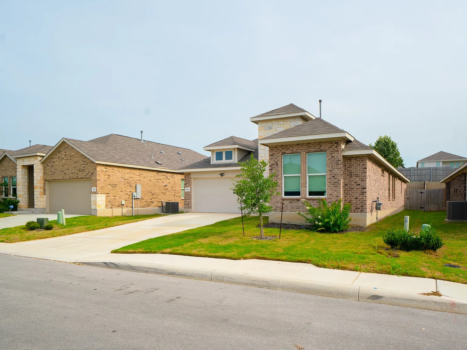 3 bed, 2073 sqft, $2,250 — Photo 2