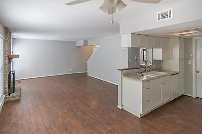 1506 Aquifer Cv #B — Photo 3