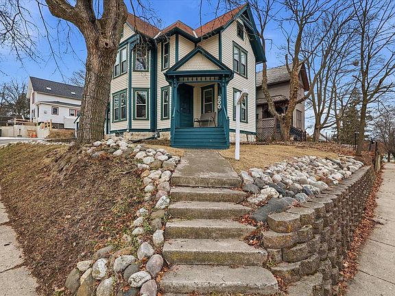 3rd image of 200 Spring STREET