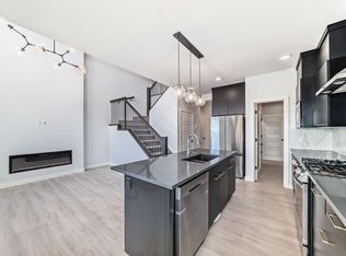 9411 Pear Cres SW, Edmonton, AB T6X 2Z4