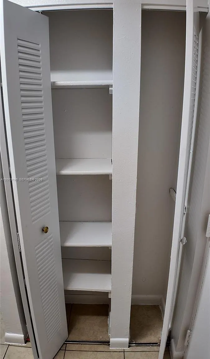 2 bed, 2.0 bath, 223601 sqft, $2,040 — Photo 4