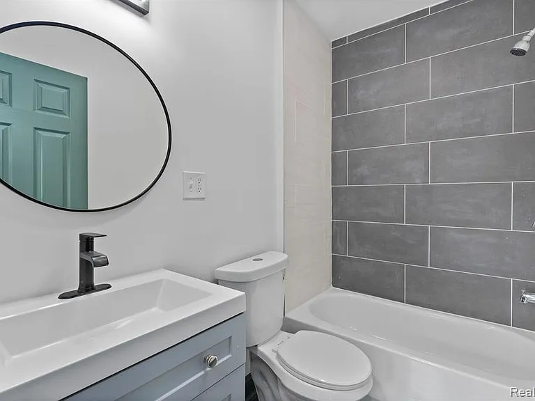 15781 Washburn St — Photo 12