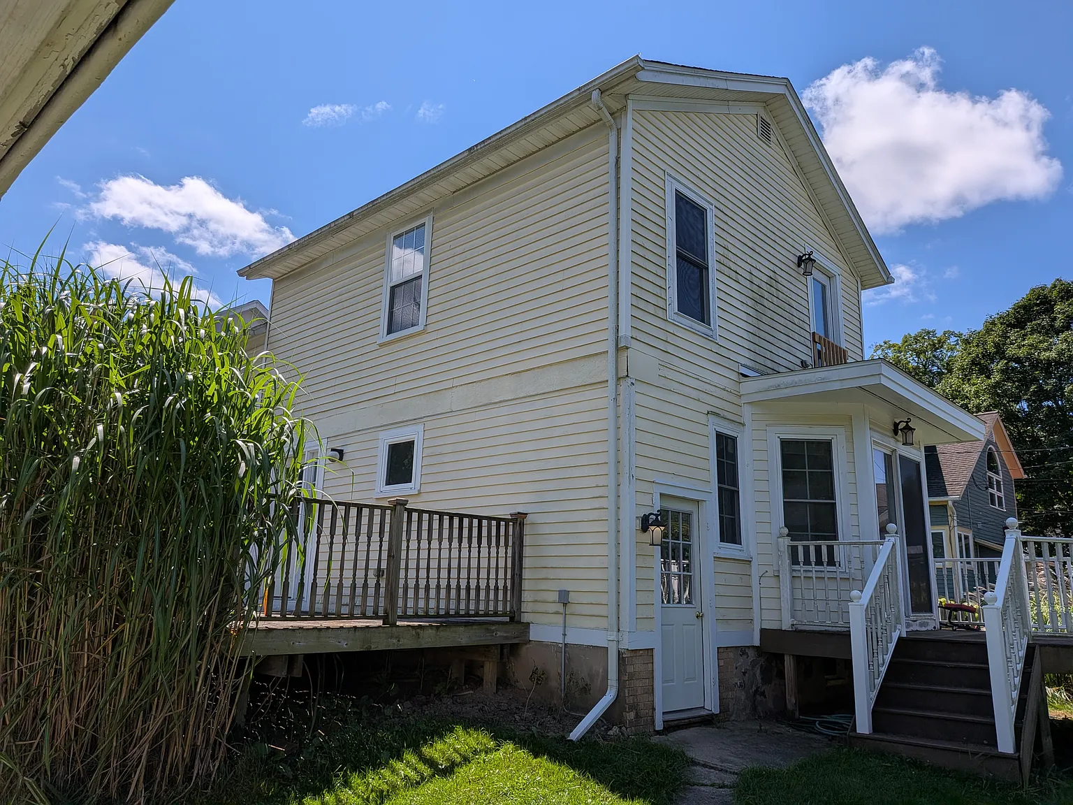 317 E Middle St — Photo 2