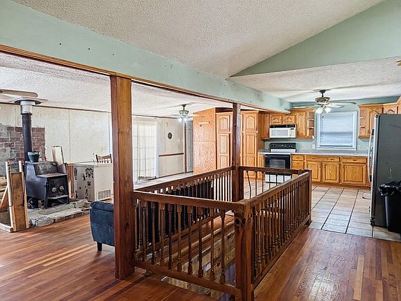 5th image of 462 Rock Ridge Rd