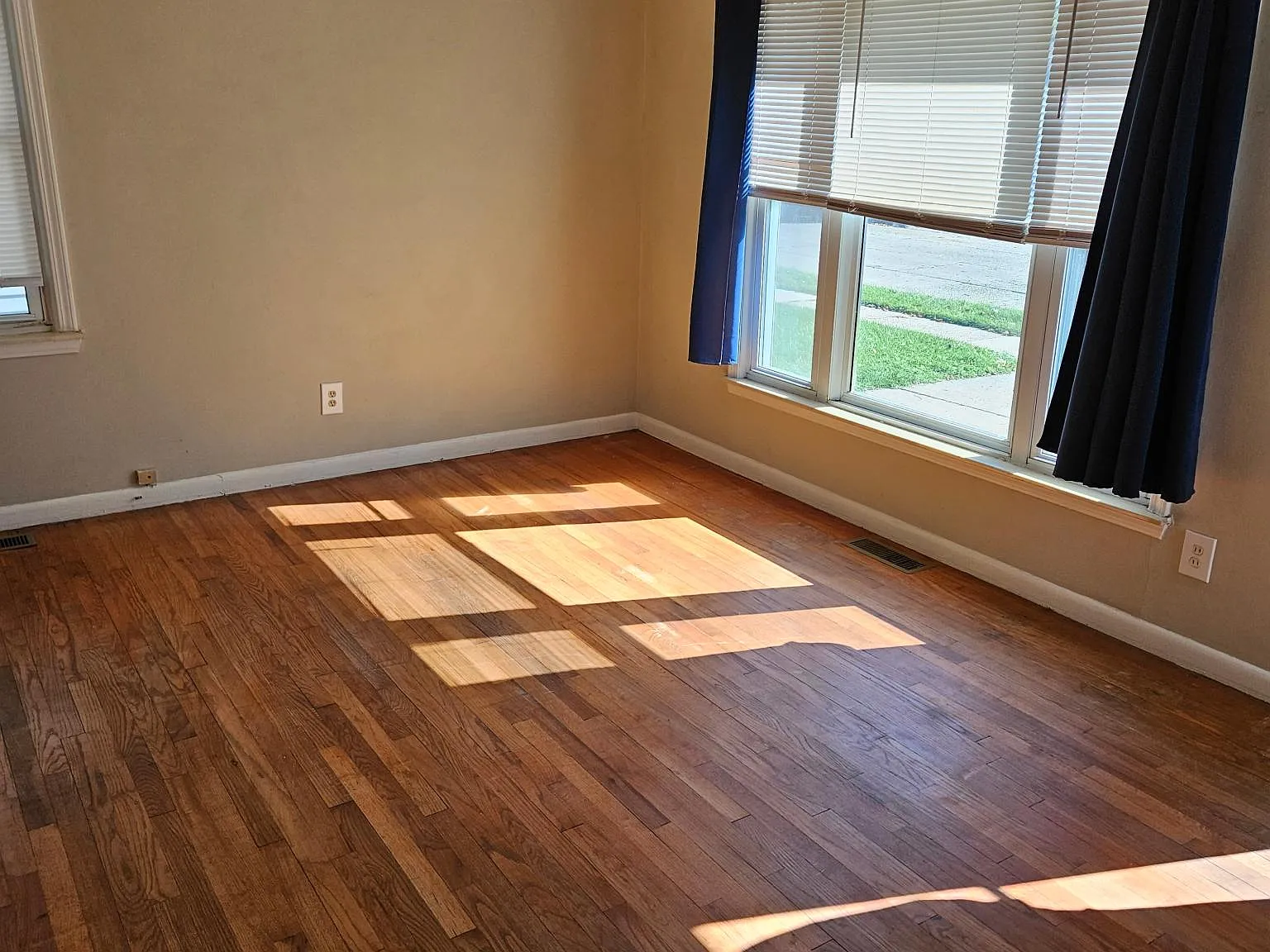 2 bed, 700 sqft, $1,200 — Photo 3