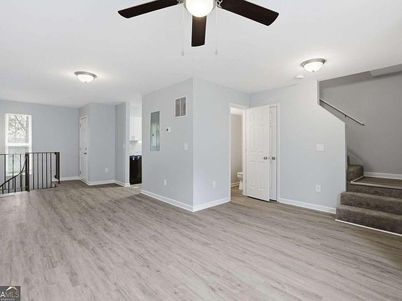 3rd image of 6981 Flagstone Dr