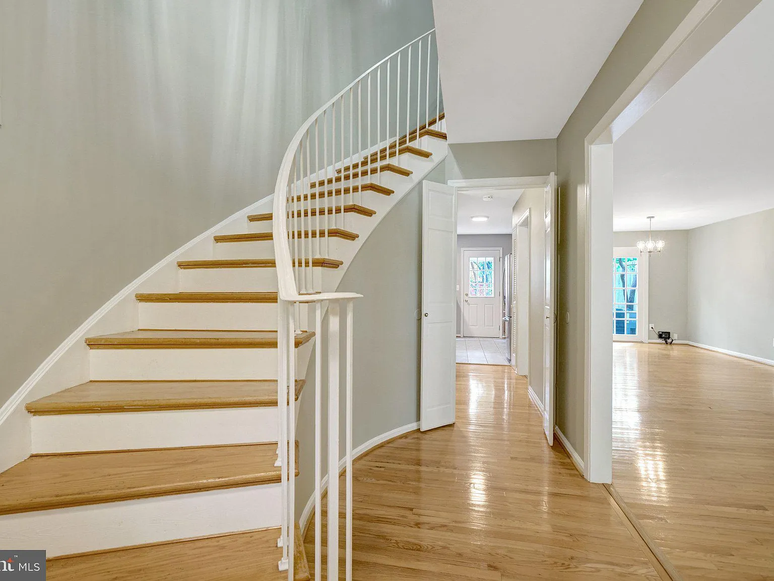 3 bed, 3.5 bath, 1794 sqft, $3,200 — Photo 2