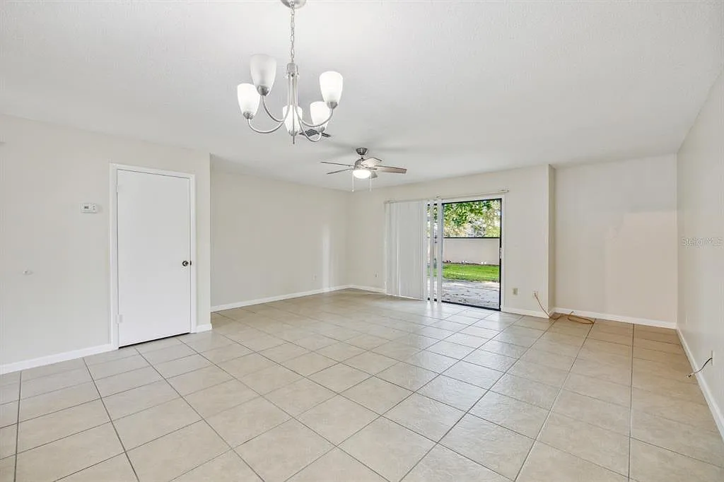 3 bed, 2.5 bath, 1358 sqft, $2,199 — Photo 2