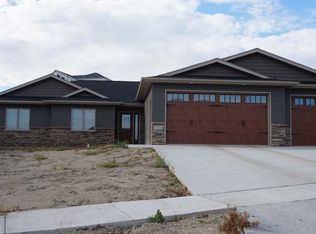 1211 Horseman Loop, Bismarck, ND 58501