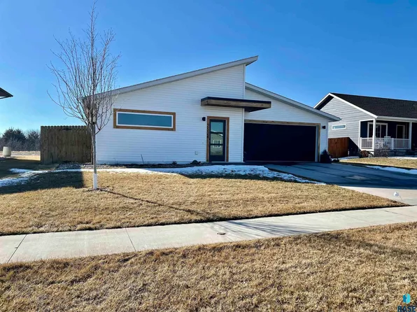 2524 Dean Ct, Brookings, SD 57006